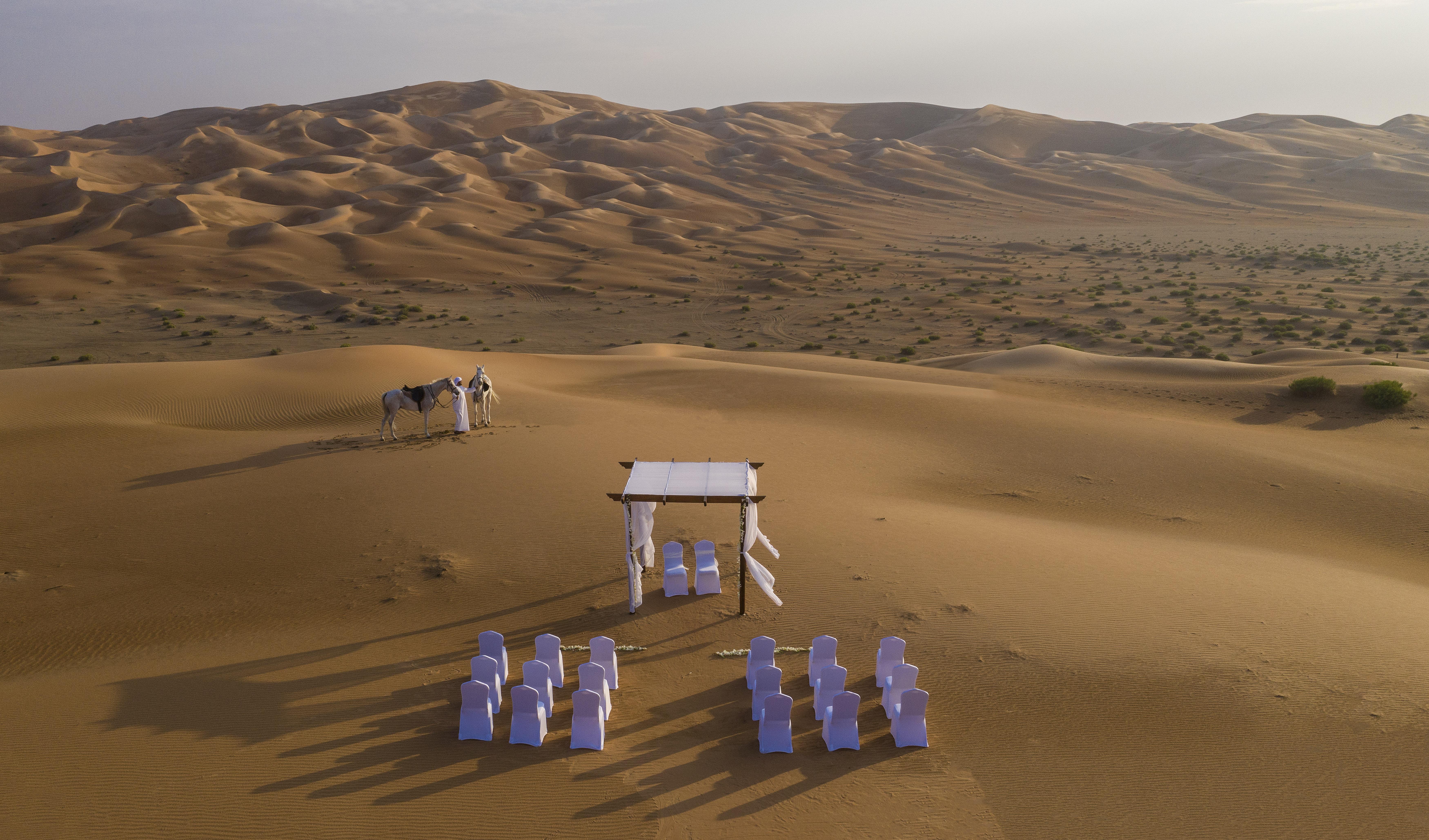 Jereirah Anantara Qasr Al Sarab Desert Resort מראה חיצוני תמונה