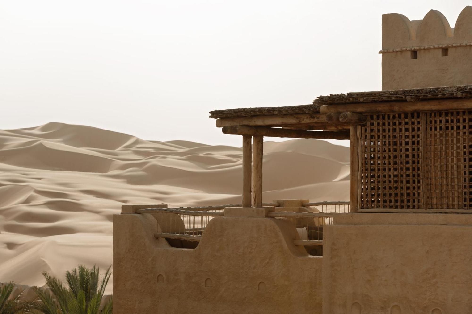 Jereirah Anantara Qasr Al Sarab Desert Resort מראה חיצוני תמונה